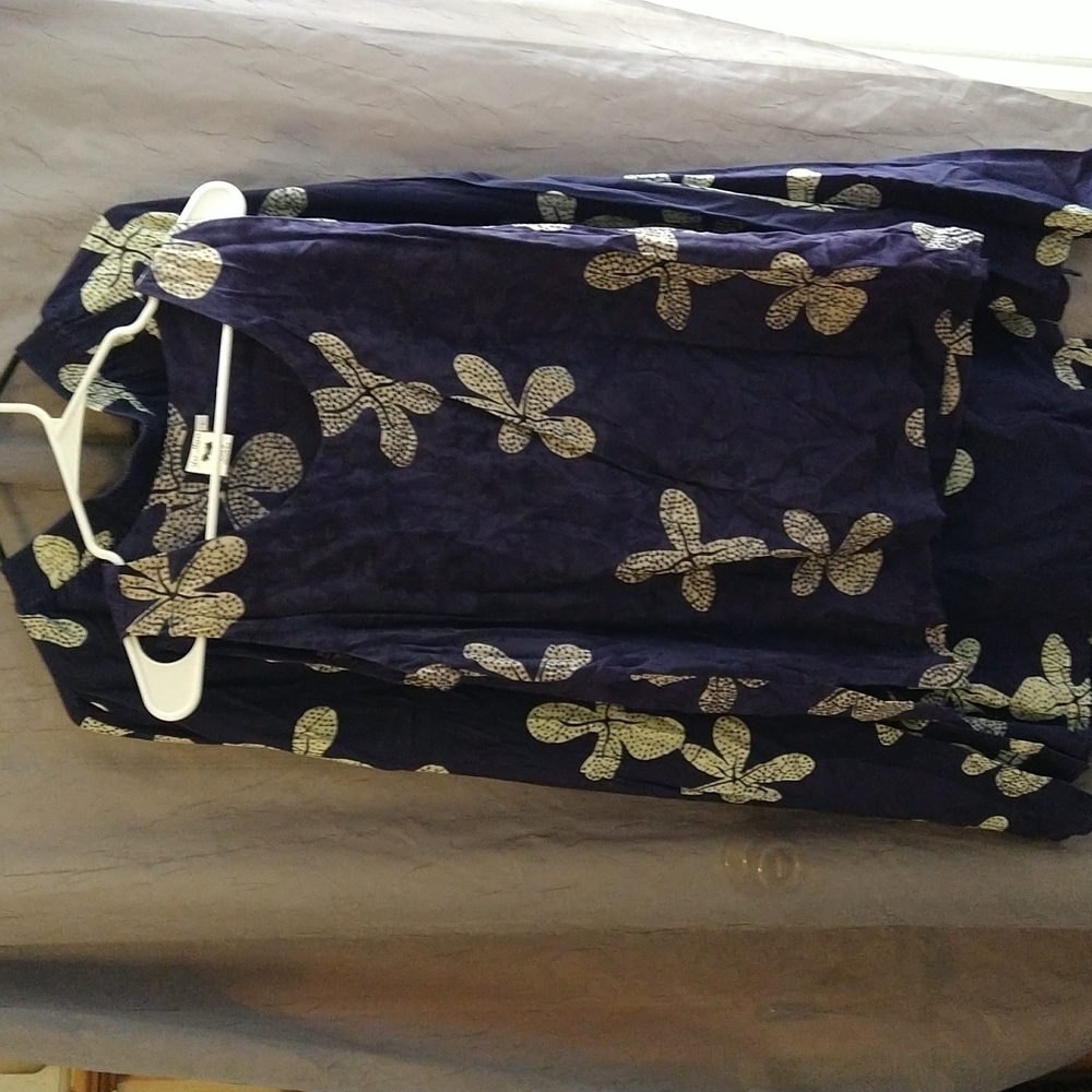 LAS Manos Large Skirt Suit